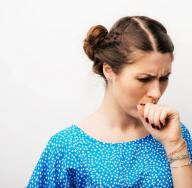 Три главные ошибки при лечении кашля и как избавиться от него самостоятельно Народные средства от сильного кашля у взрослых