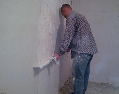 Cara meratakan dinding untuk wallpaper